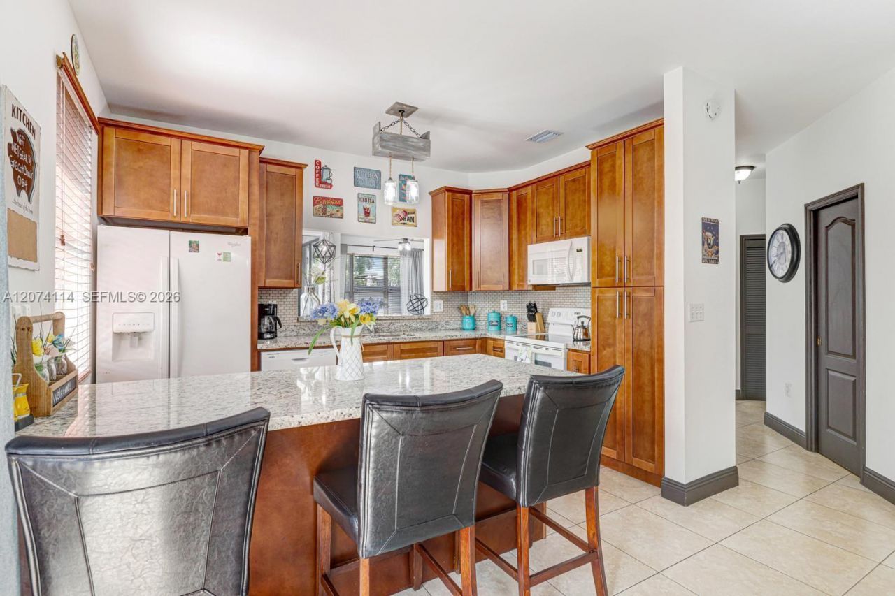 16082 SW 68th Ter , Miami, FL 33193 Photo