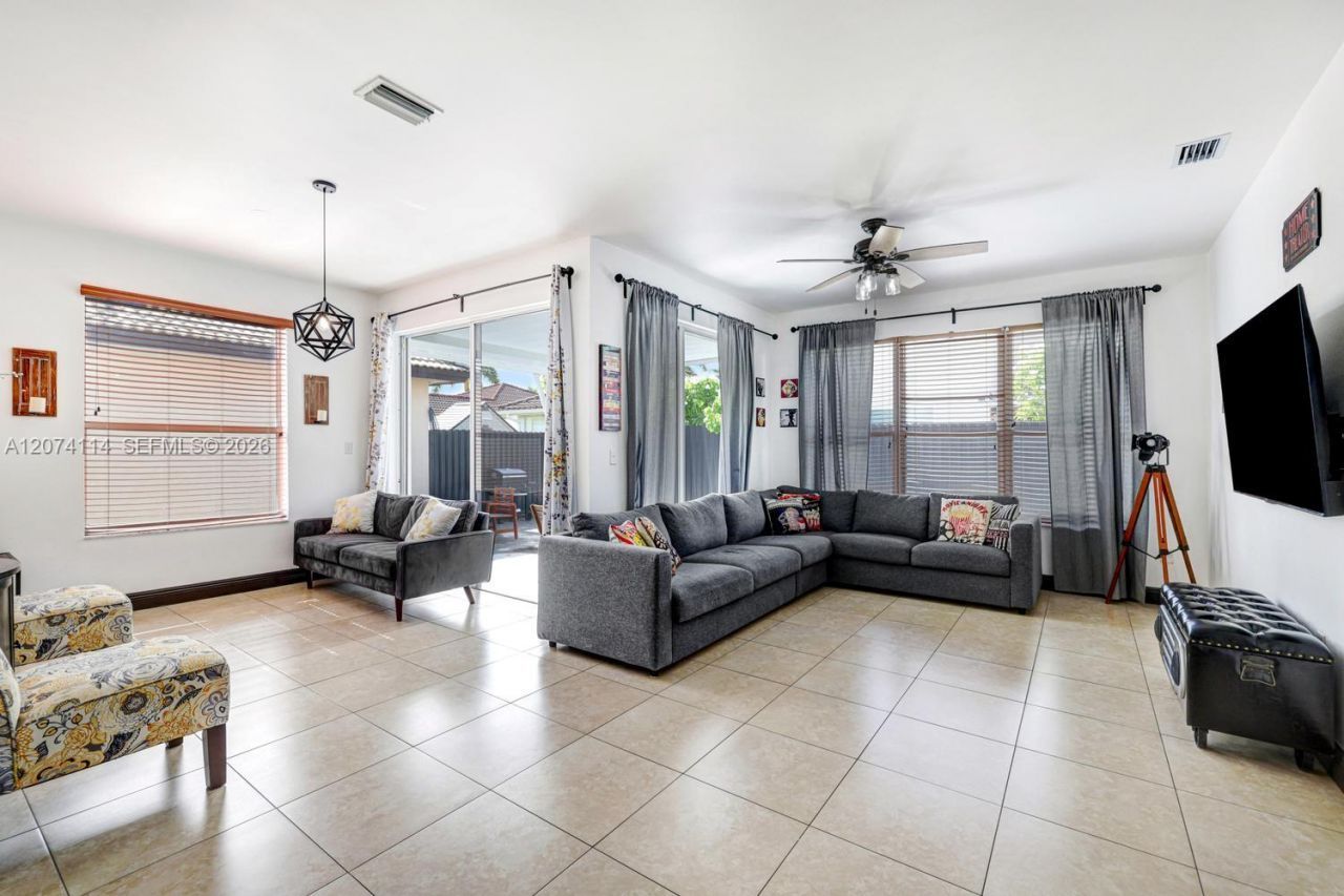 16082 SW 68th Ter , Miami, FL 33193 Photo