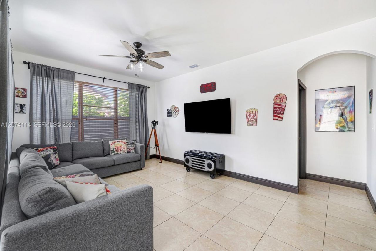 16082 SW 68th Ter , Miami, FL 33193 Photo