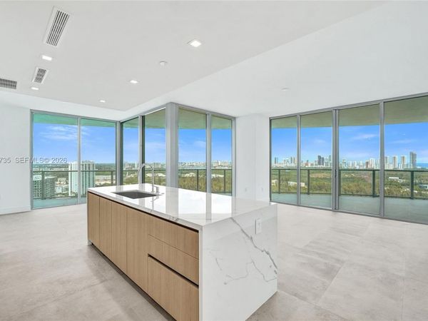 2411 Laguna Circle , Unit 2511, North Miami, FL 33181