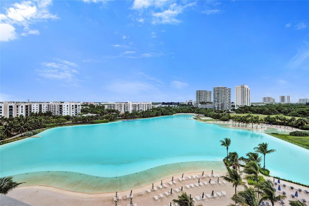2411 Laguna Circle, Unit 2511, North Miami, FL 33181 Photo
