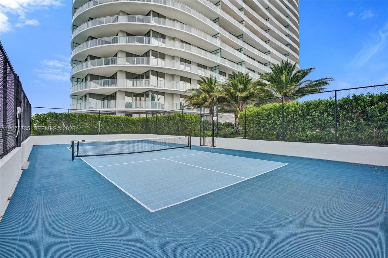 2411 Laguna Circle, Unit 2511, North Miami, FL 33181 Photo