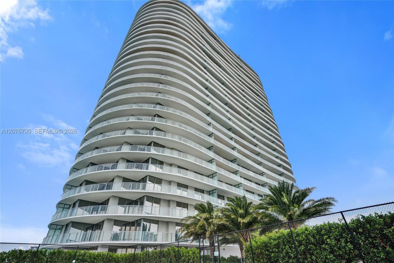 2411 Laguna Circle, Unit 2511, North Miami, FL 33181 Photo