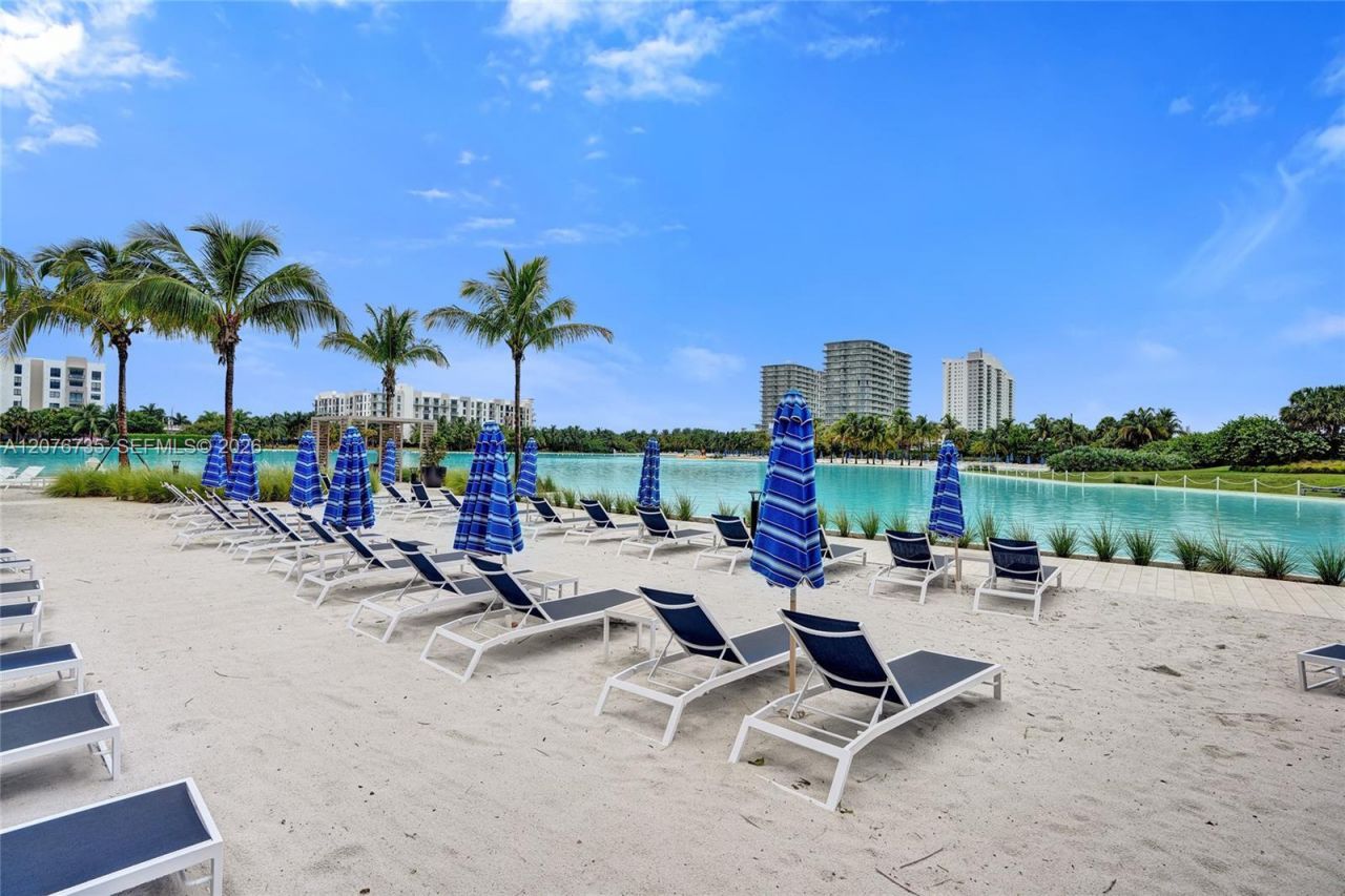 2411 Laguna Circle, Unit 2511, North Miami, FL 33181 Photo