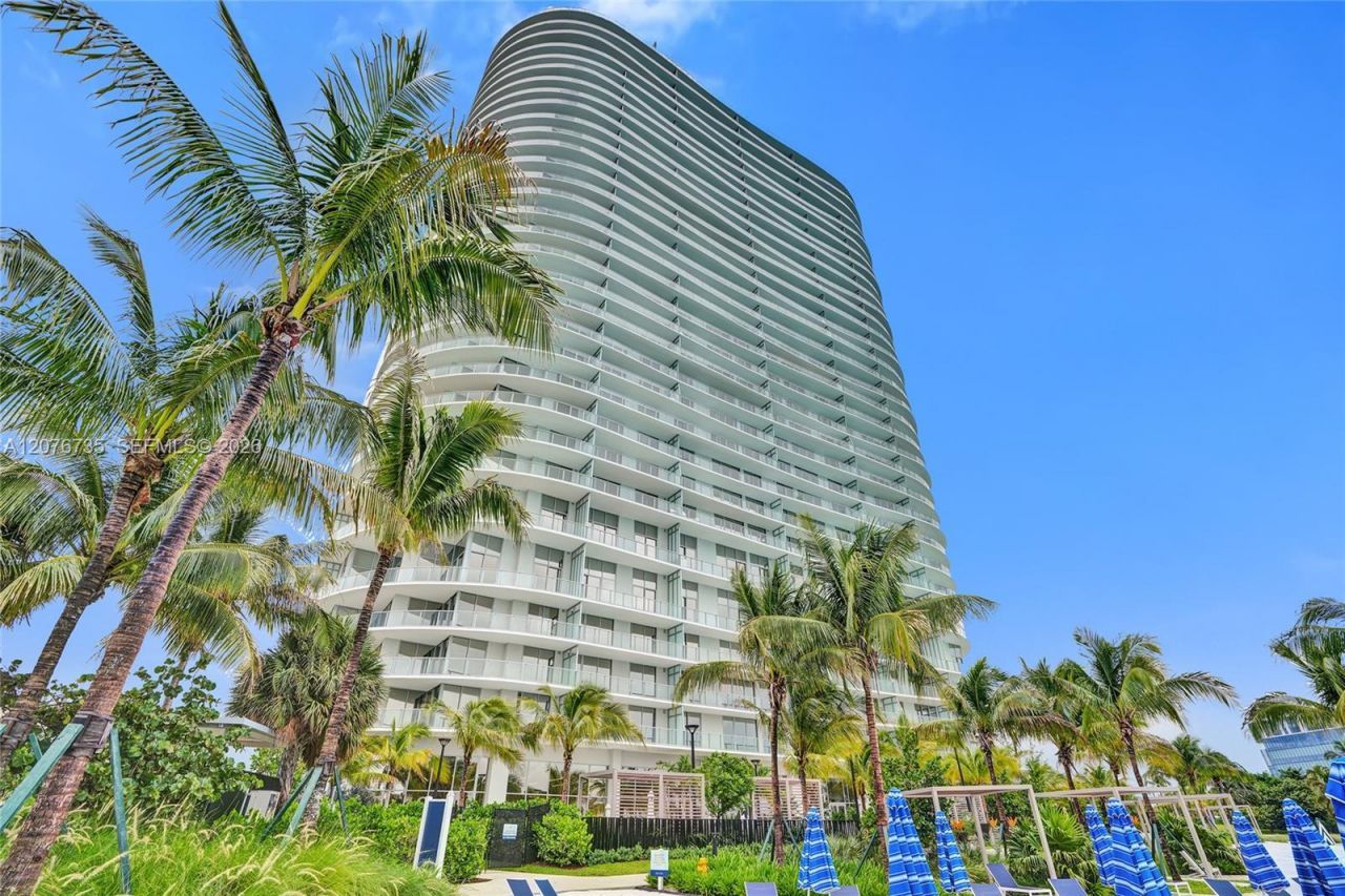 2411 Laguna Circle, Unit 2511, North Miami, FL 33181 Photo