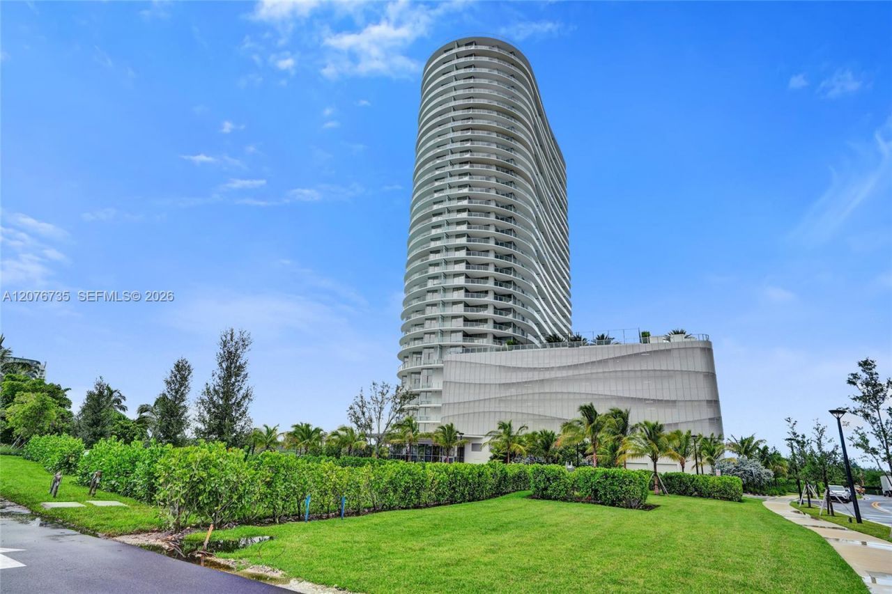 2411 Laguna Circle, Unit 2511, North Miami, FL 33181 Photo