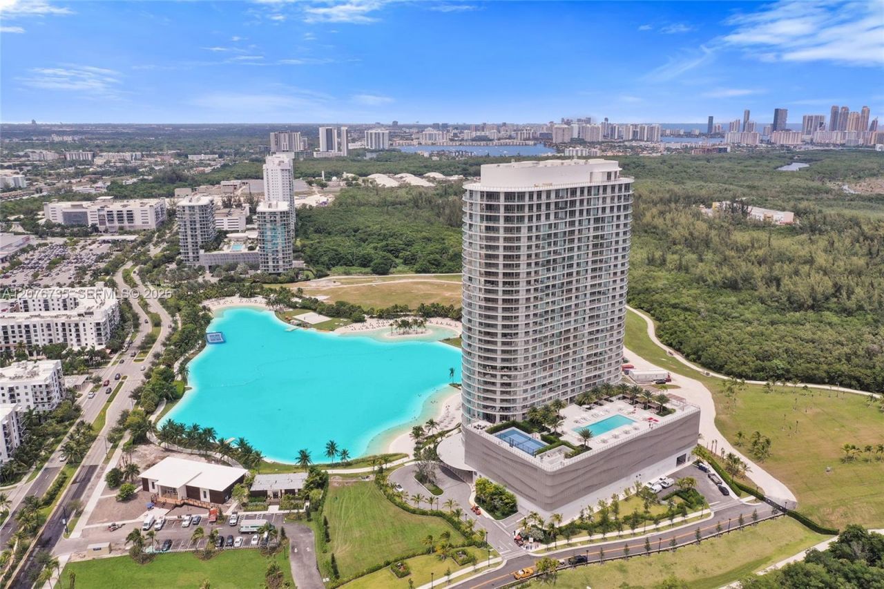 2411 Laguna Circle, Unit 2511, North Miami, FL 33181 Photo