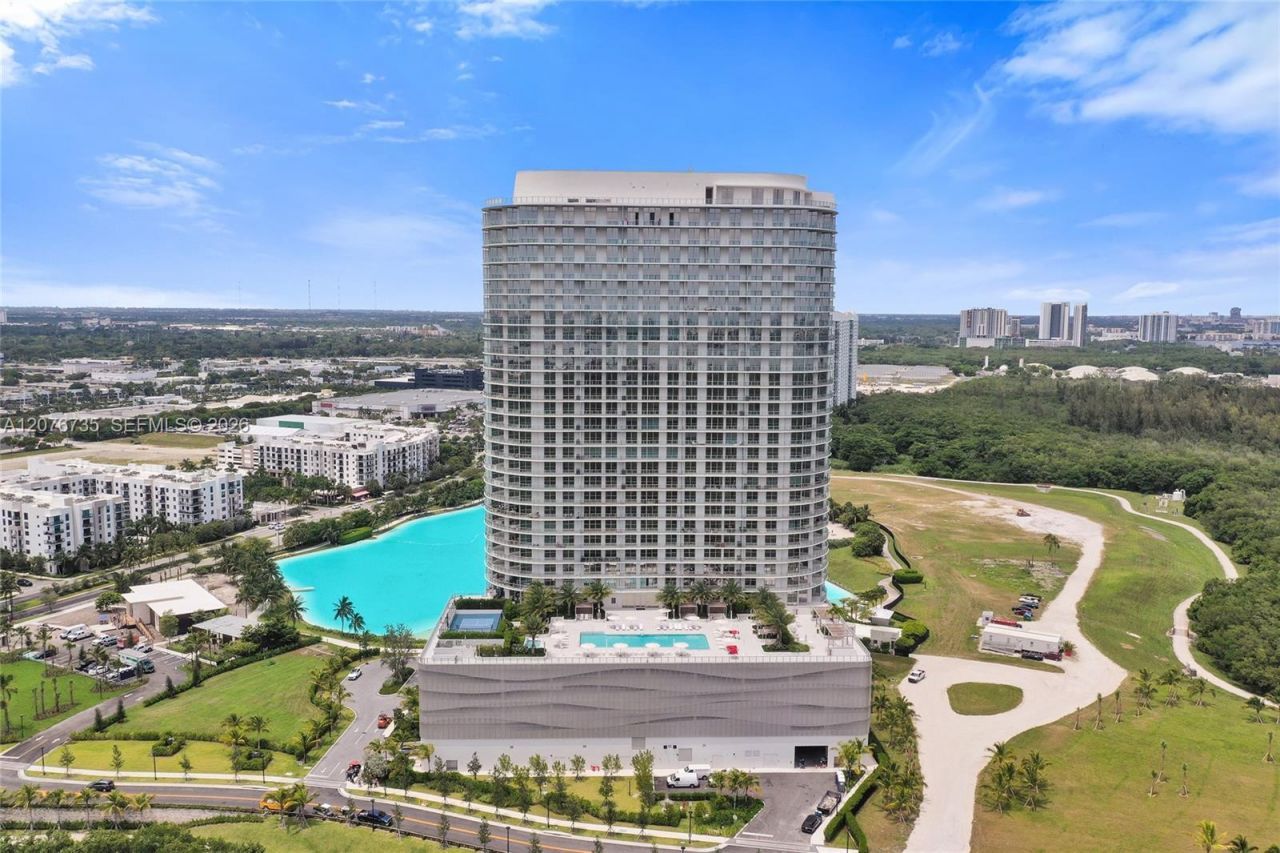 2411 Laguna Circle, Unit 2511, North Miami, FL 33181 Photo