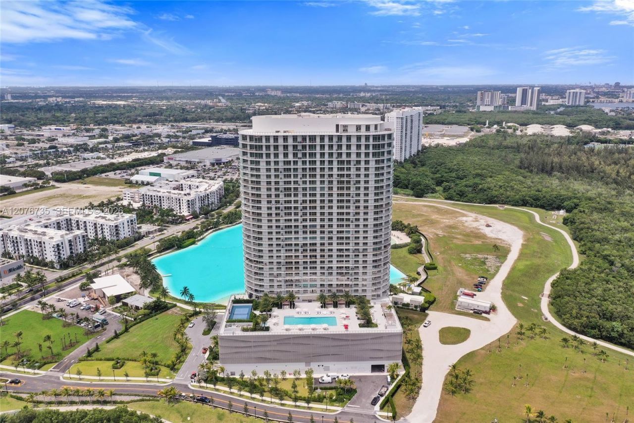 2411 Laguna Circle, Unit 2511, North Miami, FL 33181 Photo