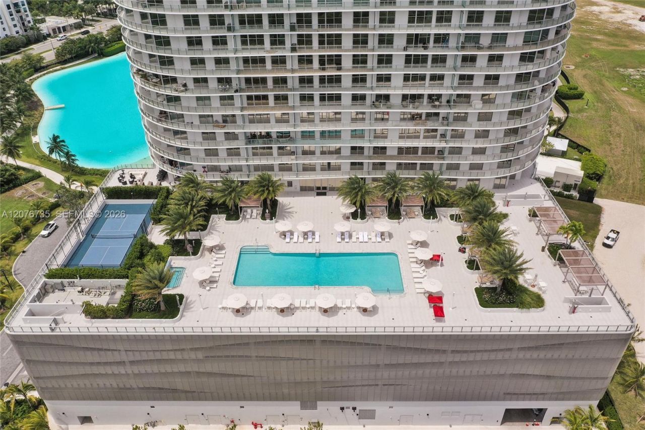 2411 Laguna Circle, Unit 2511, North Miami, FL 33181 Photo