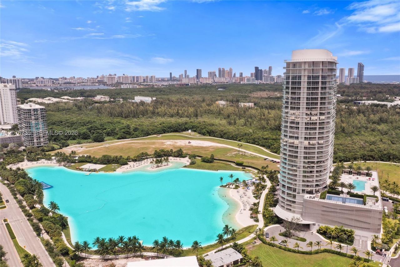 2411 Laguna Circle, Unit 2511, North Miami, FL 33181 Photo