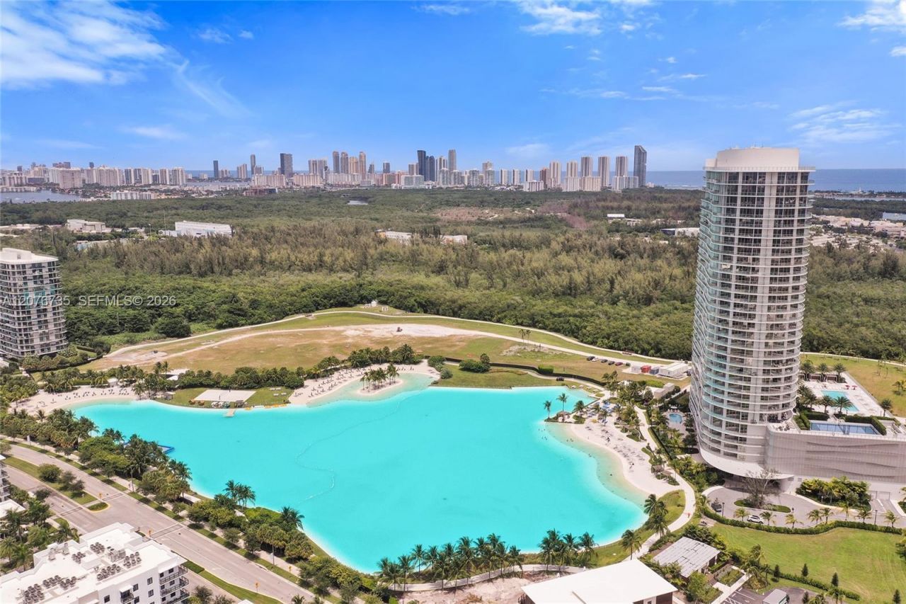 2411 Laguna Circle, Unit 2511, North Miami, FL 33181 Photo