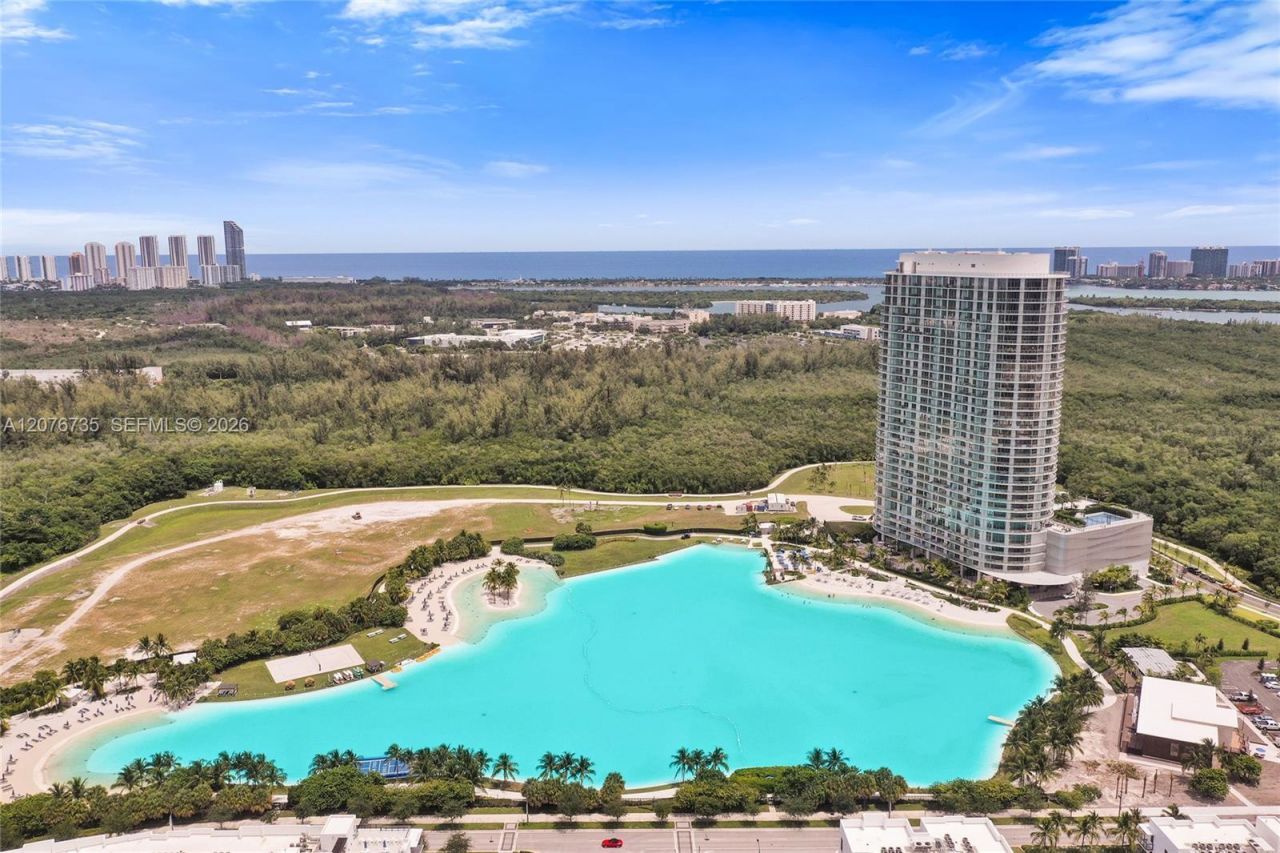 2411 Laguna Circle, Unit 2511, North Miami, FL 33181 Photo