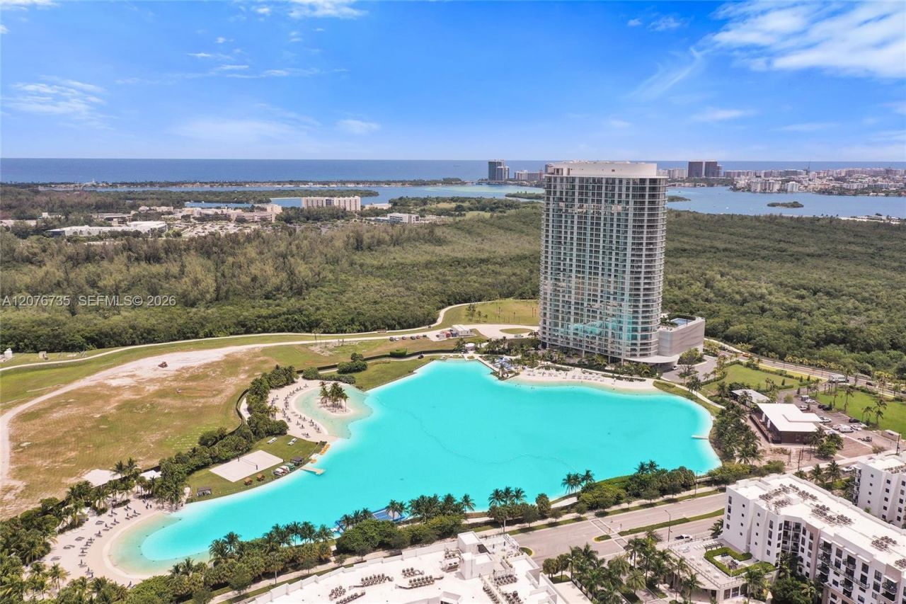 2411 Laguna Circle, Unit 2511, North Miami, FL 33181 Photo