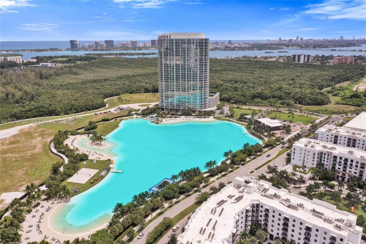 2411 Laguna Circle, Unit 2511, North Miami, FL 33181 Photo