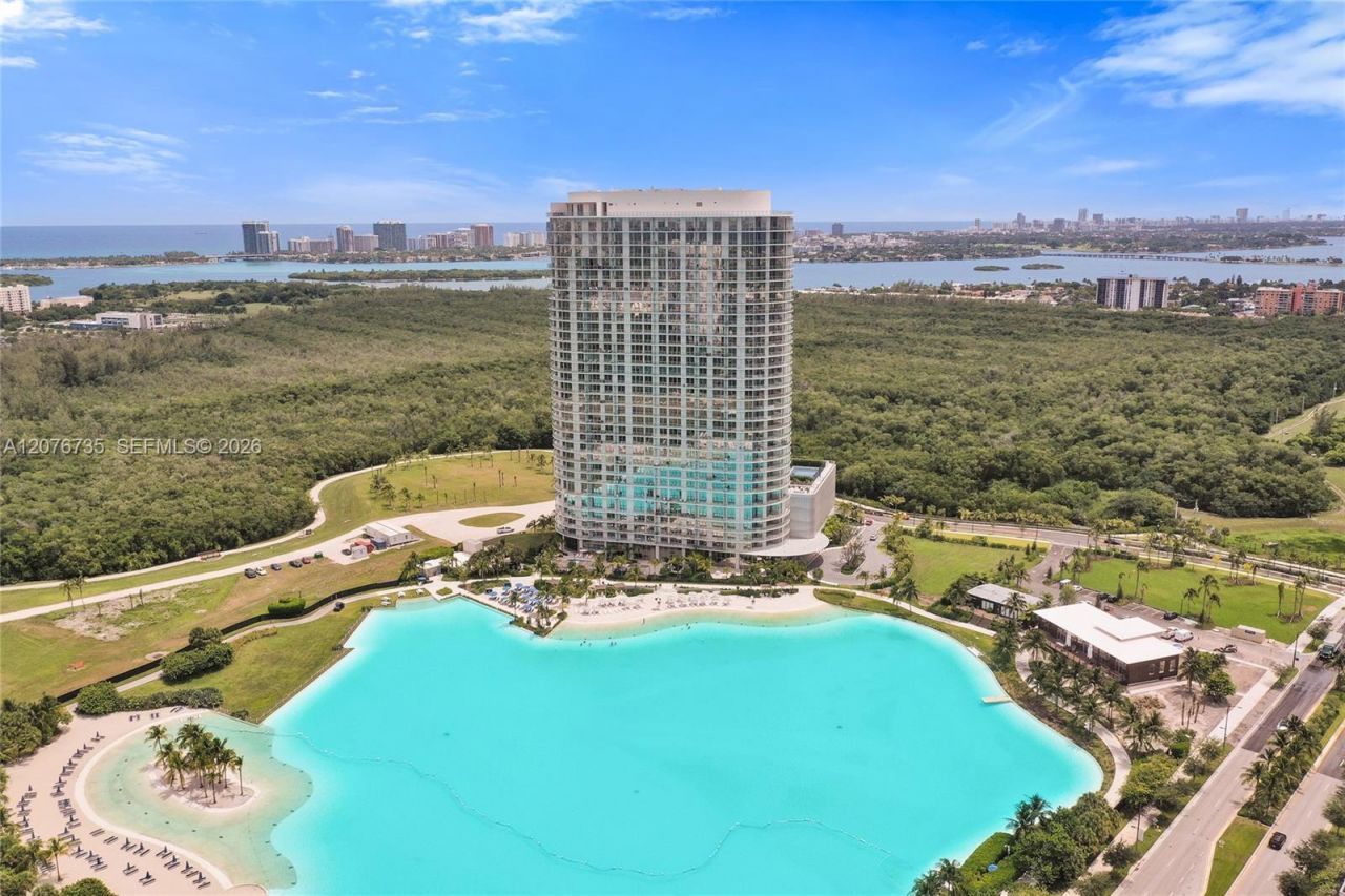 2411 Laguna Circle, Unit 2511, North Miami, FL 33181 Photo