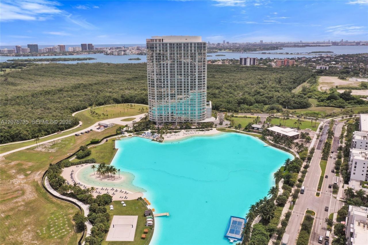 2411 Laguna Circle, Unit 2511, North Miami, FL 33181 Photo
