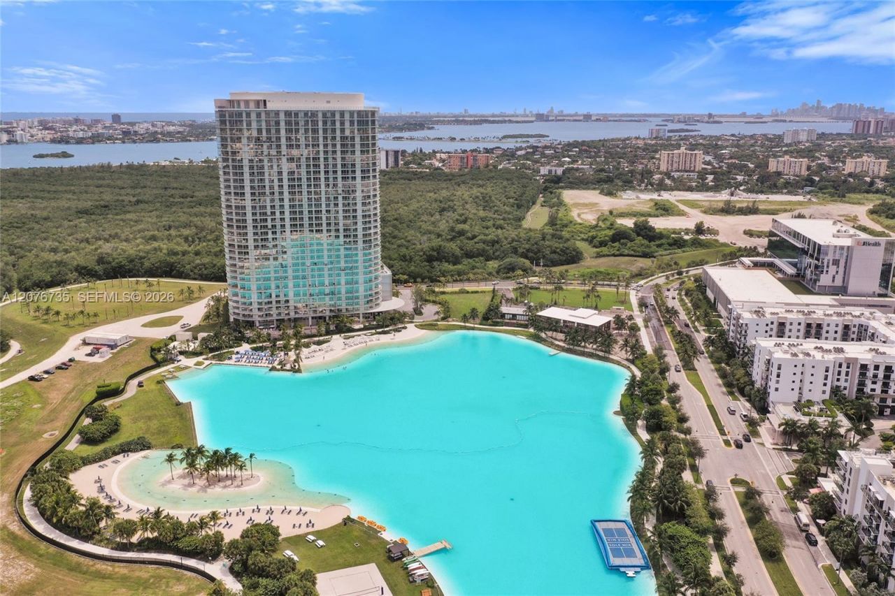 2411 Laguna Circle, Unit 2511, North Miami, FL 33181 Photo