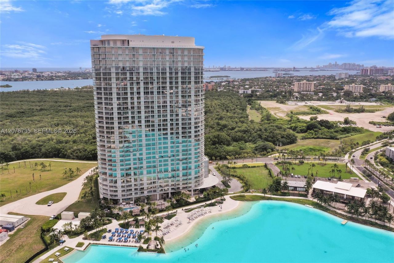 2411 Laguna Circle, Unit 2511, North Miami, FL 33181 Photo