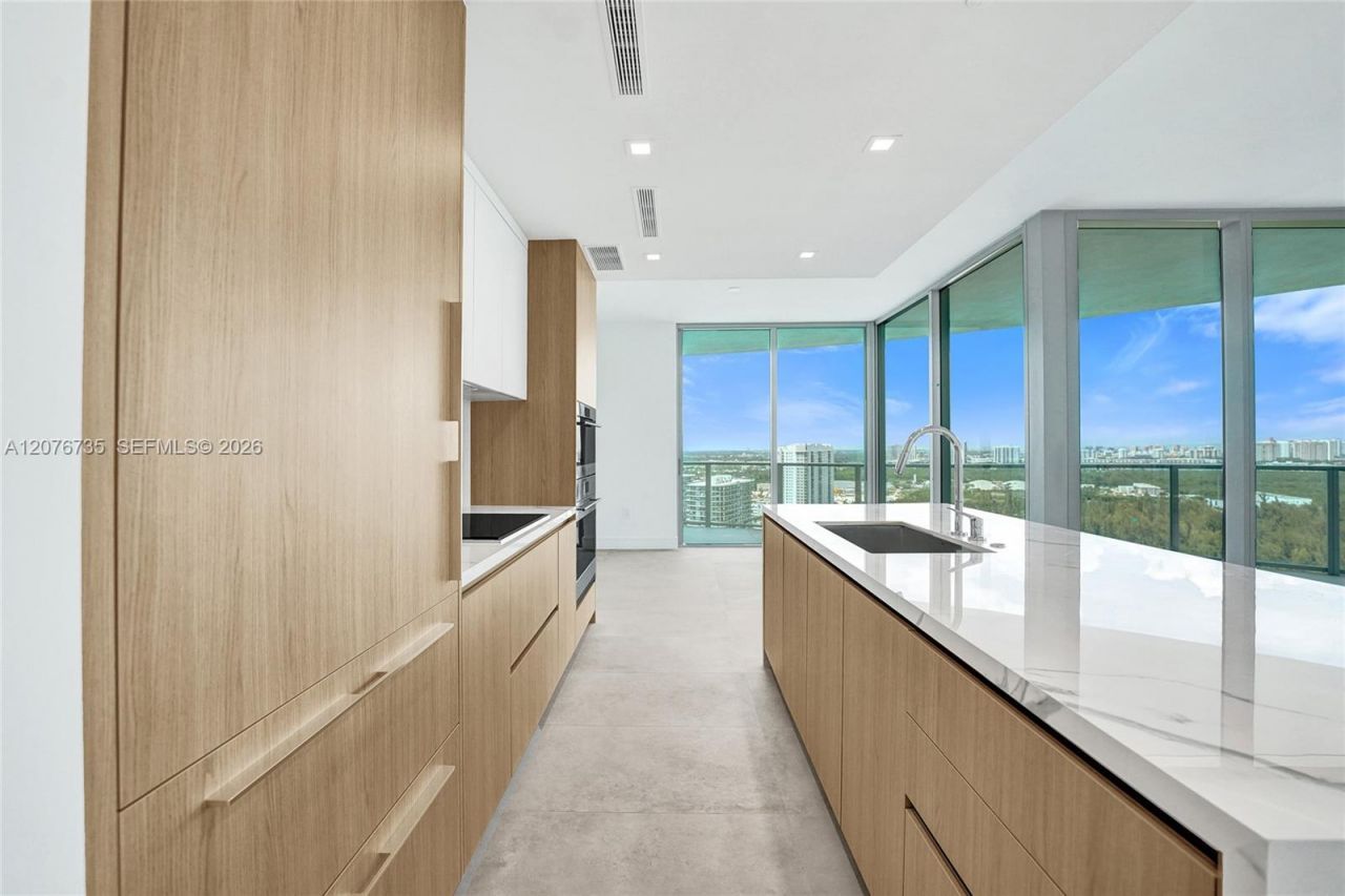 2411 Laguna Circle, Unit 2511, North Miami, FL 33181 Photo