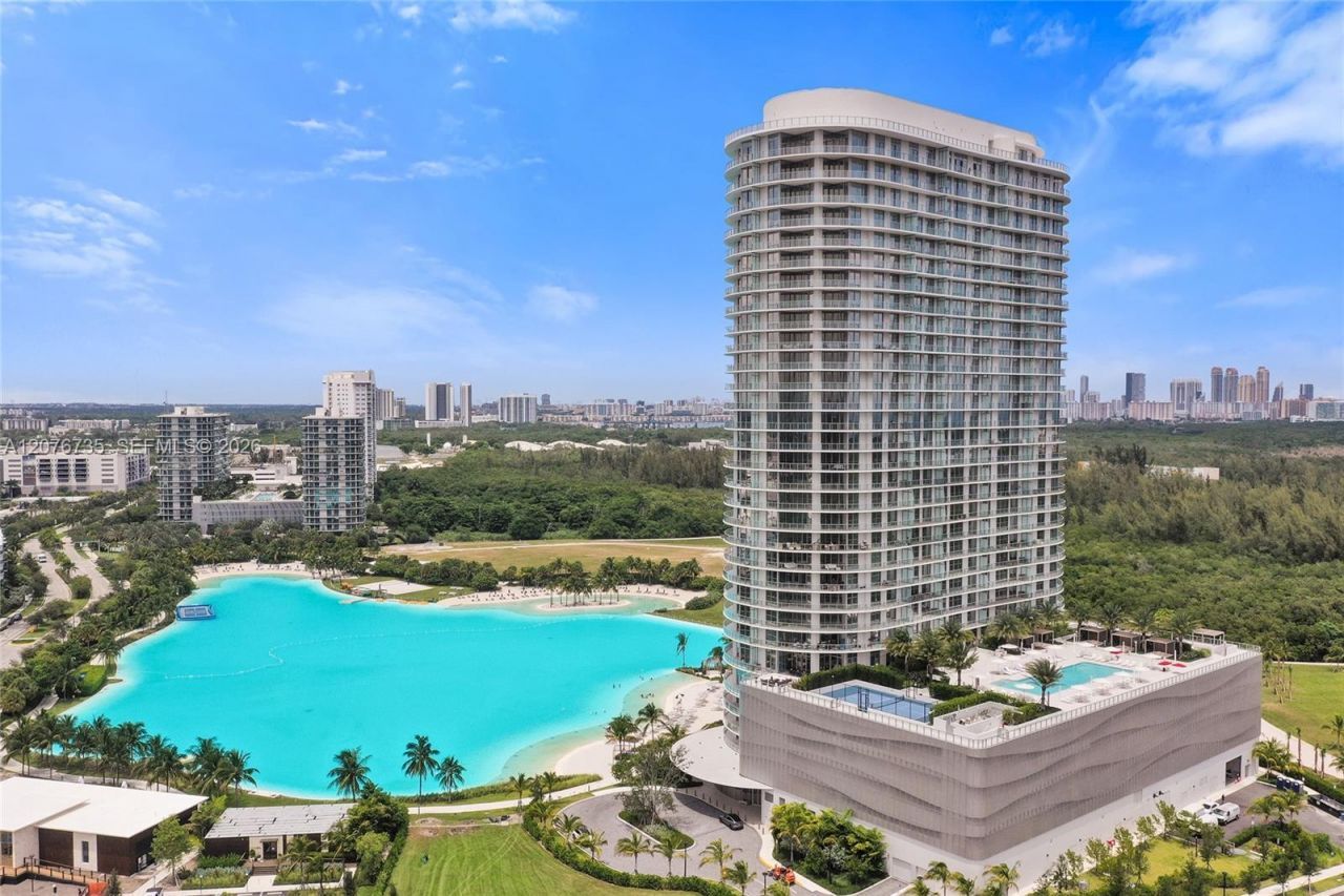 2411 Laguna Circle, Unit 2511, North Miami, FL 33181 Photo