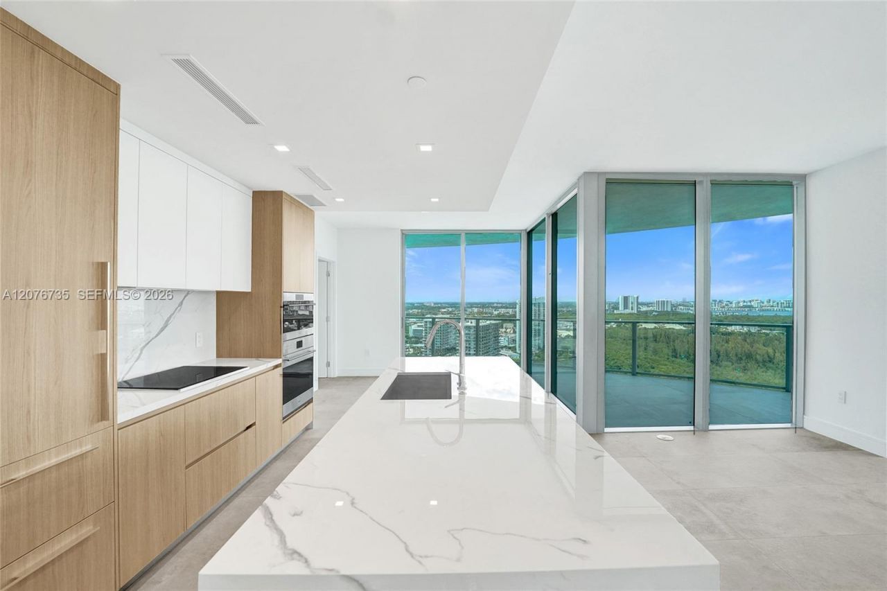 2411 Laguna Circle, Unit 2511, North Miami, FL 33181 Photo
