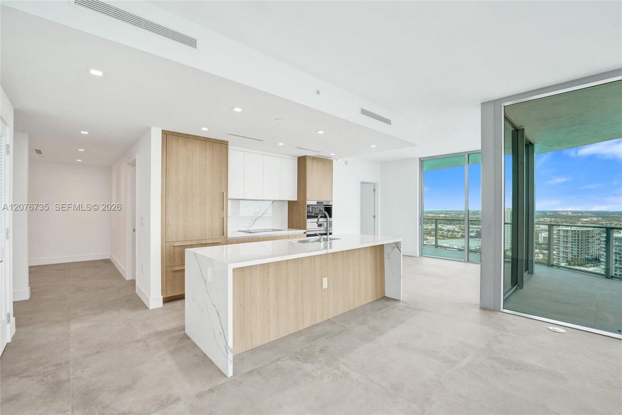 2411 Laguna Circle, Unit 2511, North Miami, FL 33181 Photo