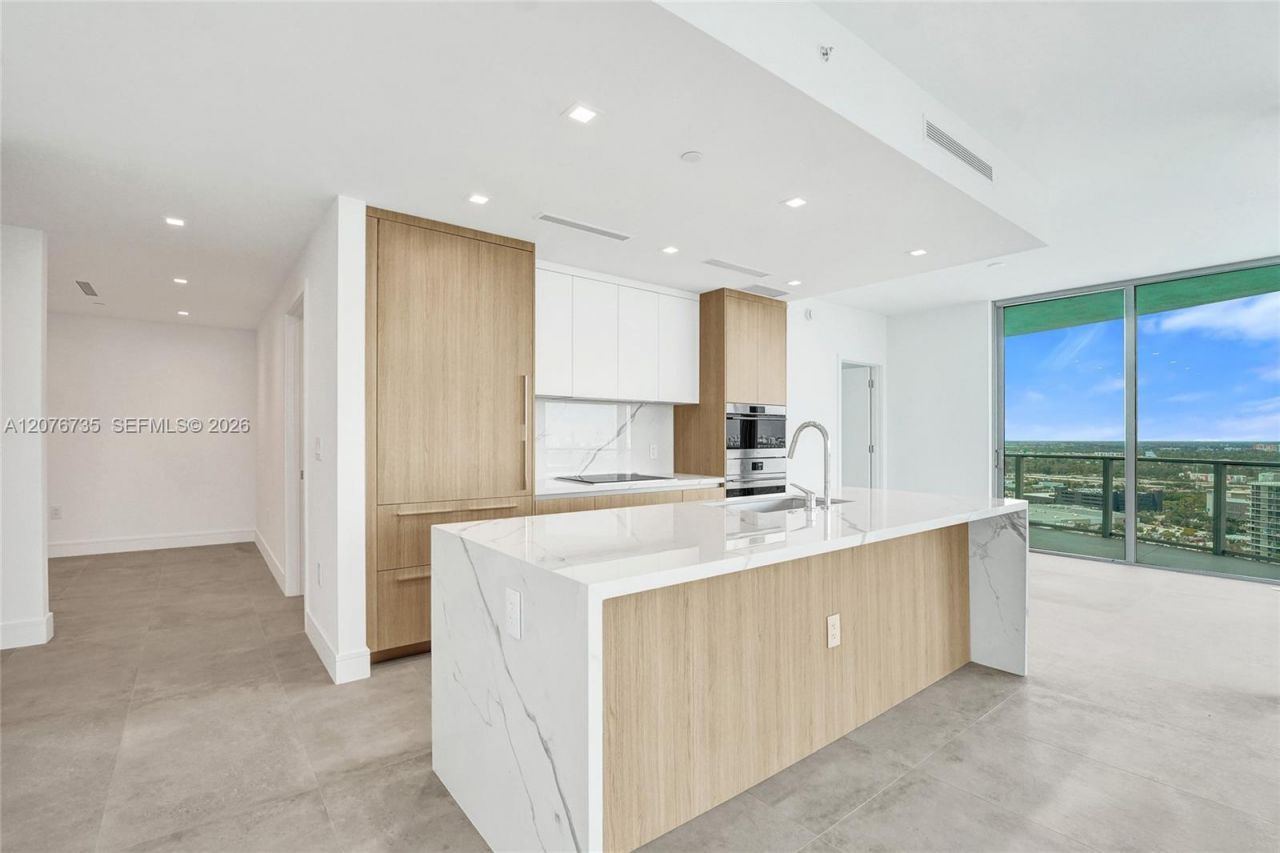 2411 Laguna Circle, Unit 2511, North Miami, FL 33181 Photo