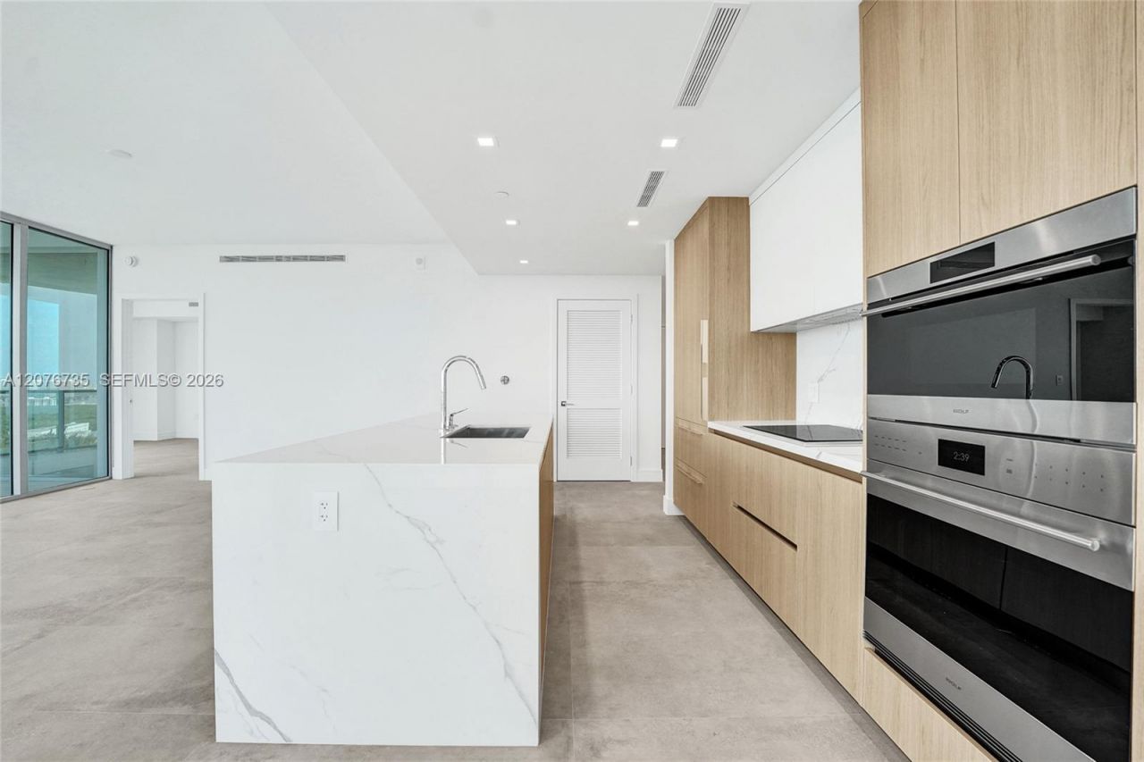 2411 Laguna Circle, Unit 2511, North Miami, FL 33181 Photo