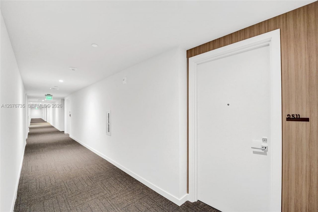 2411 Laguna Circle, Unit 2511, North Miami, FL 33181 Photo