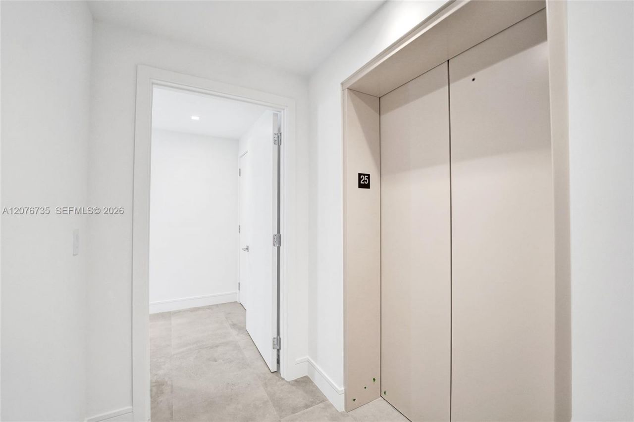 2411 Laguna Circle, Unit 2511, North Miami, FL 33181 Photo