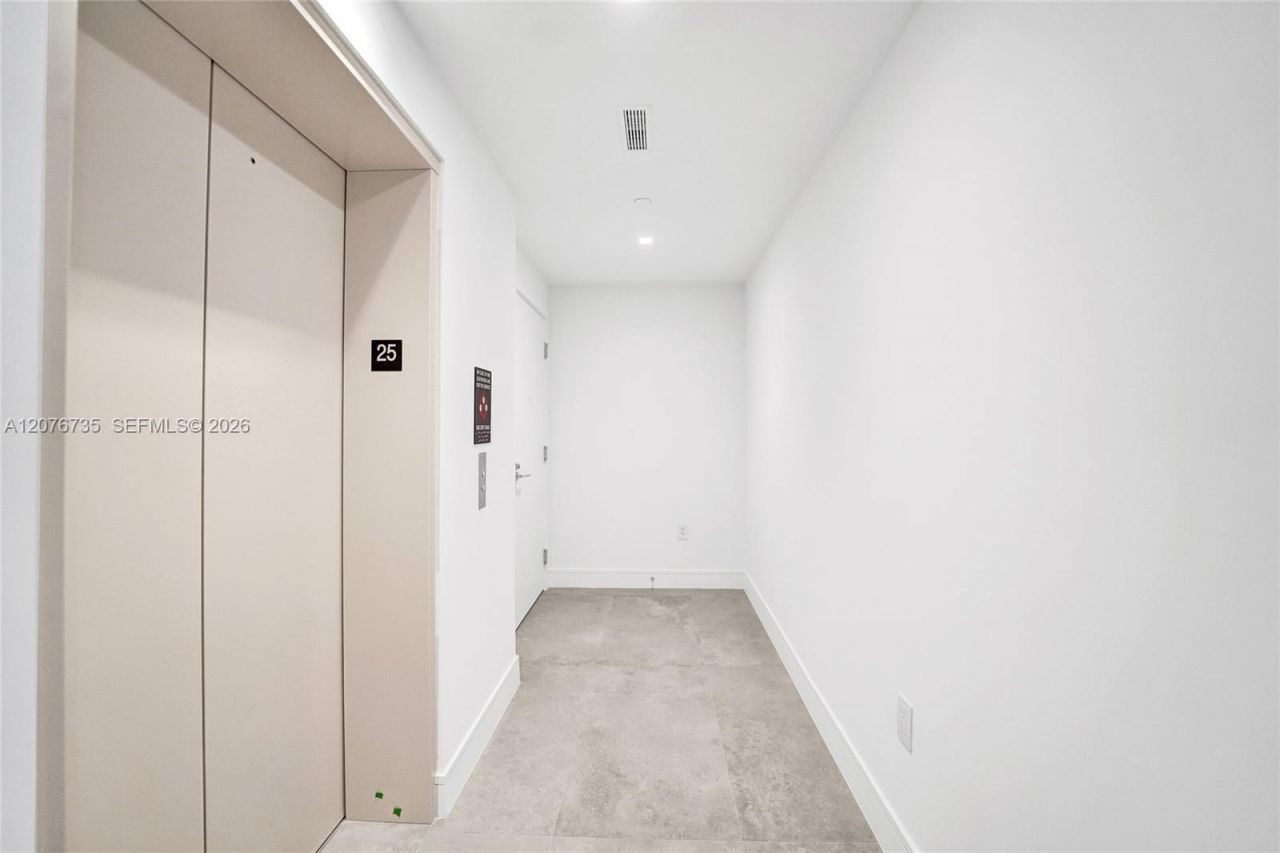 2411 Laguna Circle, Unit 2511, North Miami, FL 33181 Photo