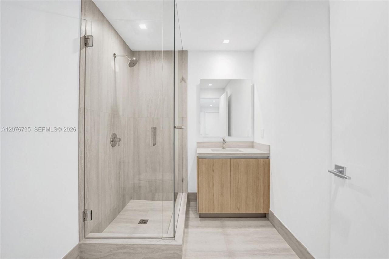 2411 Laguna Circle, Unit 2511, North Miami, FL 33181 Photo