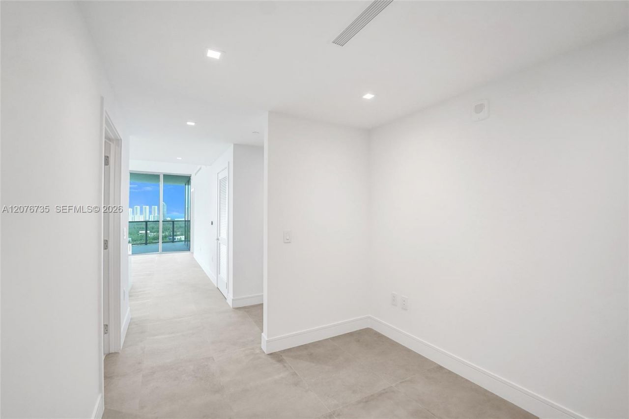 2411 Laguna Circle, Unit 2511, North Miami, FL 33181 Photo
