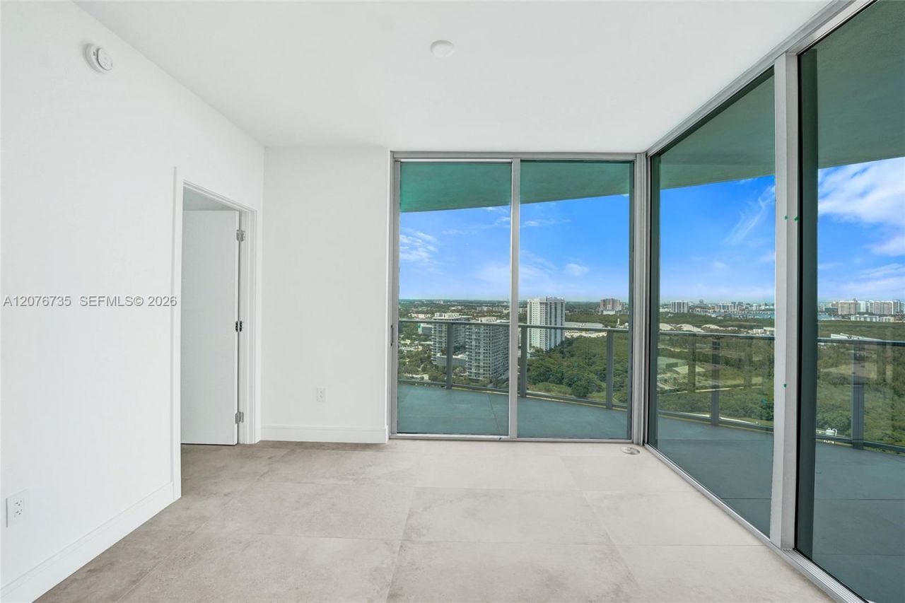 2411 Laguna Circle, Unit 2511, North Miami, FL 33181 Photo