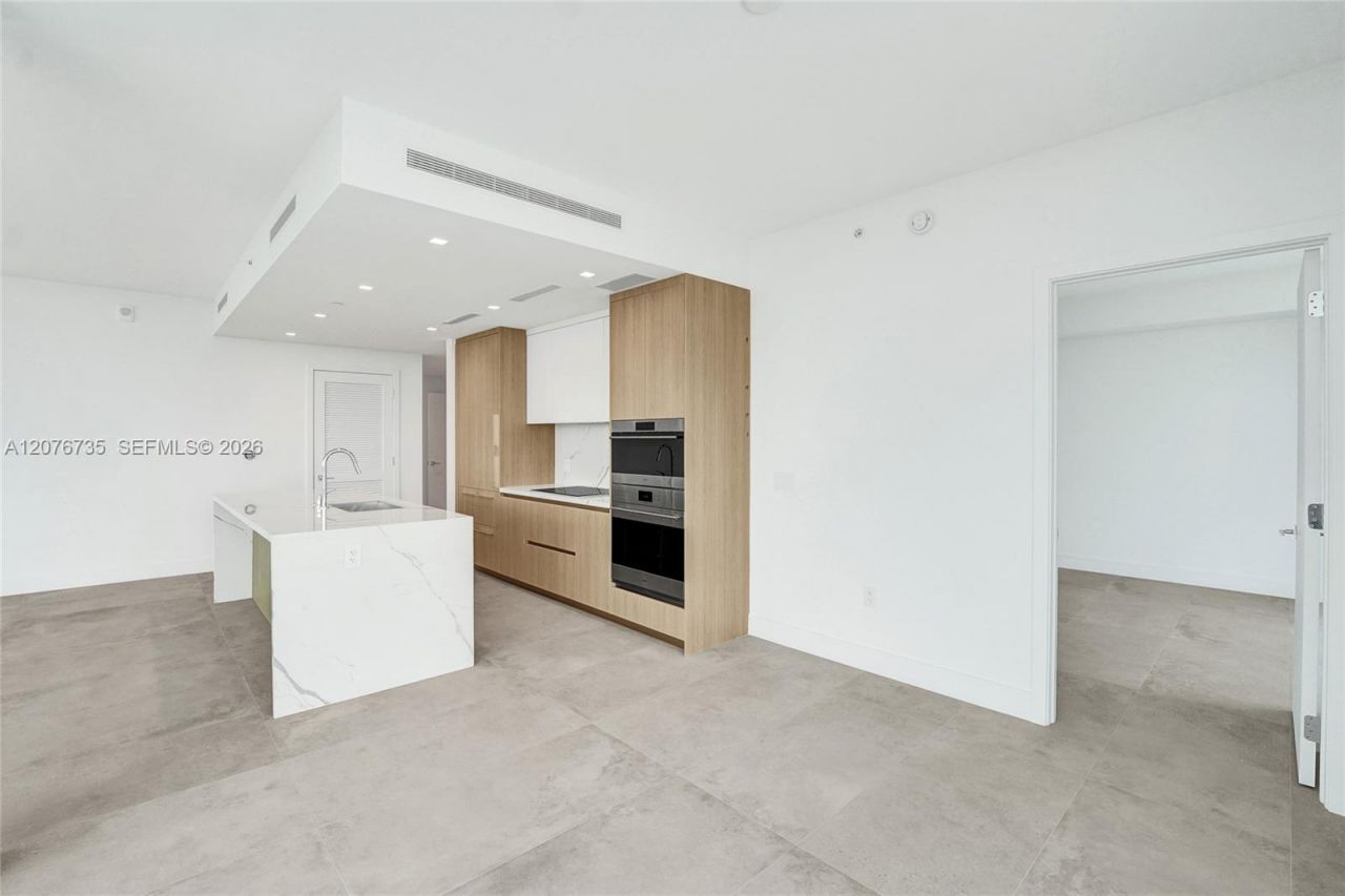 2411 Laguna Circle, Unit 2511, North Miami, FL 33181 Photo