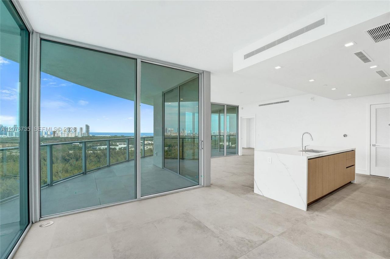 2411 Laguna Circle, Unit 2511, North Miami, FL 33181 Photo