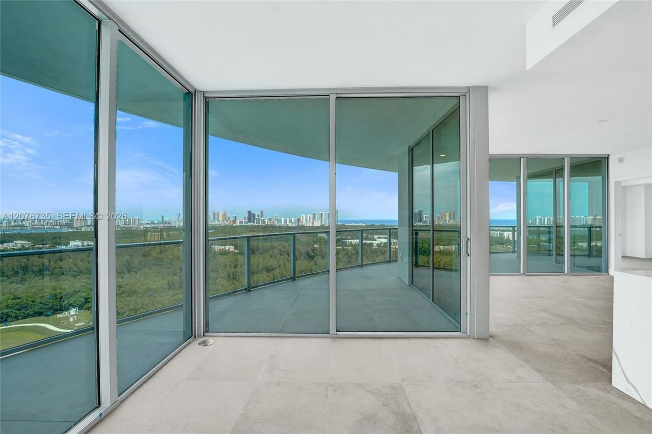2411 Laguna Circle, Unit 2511, North Miami, FL 33181 Photo