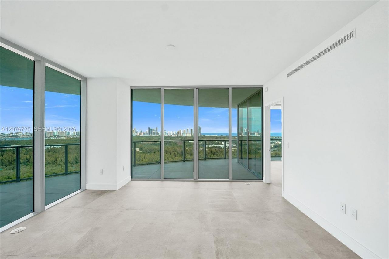 2411 Laguna Circle, Unit 2511, North Miami, FL 33181 Photo