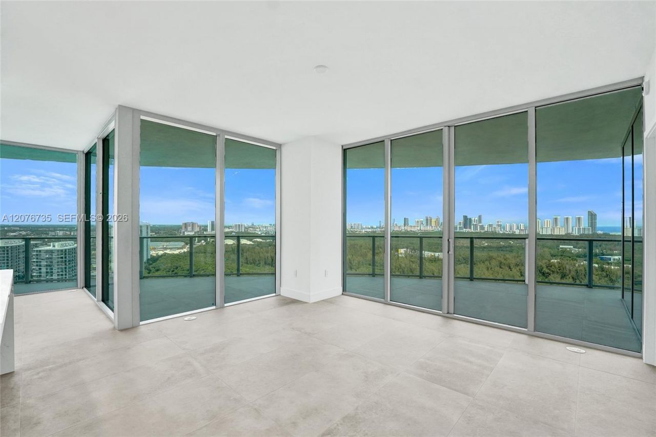 2411 Laguna Circle, Unit 2511, North Miami, FL 33181 Photo