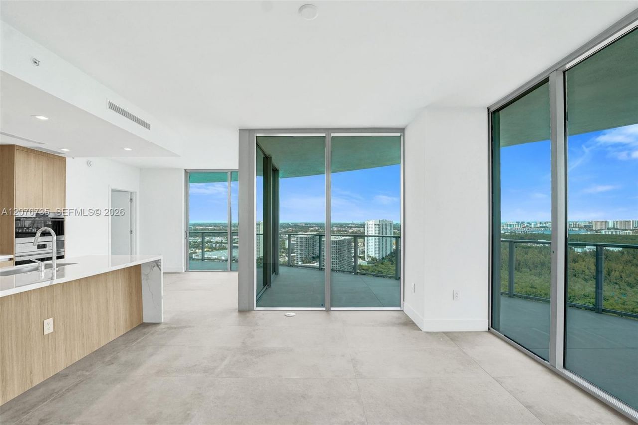 2411 Laguna Circle, Unit 2511, North Miami, FL 33181 Photo