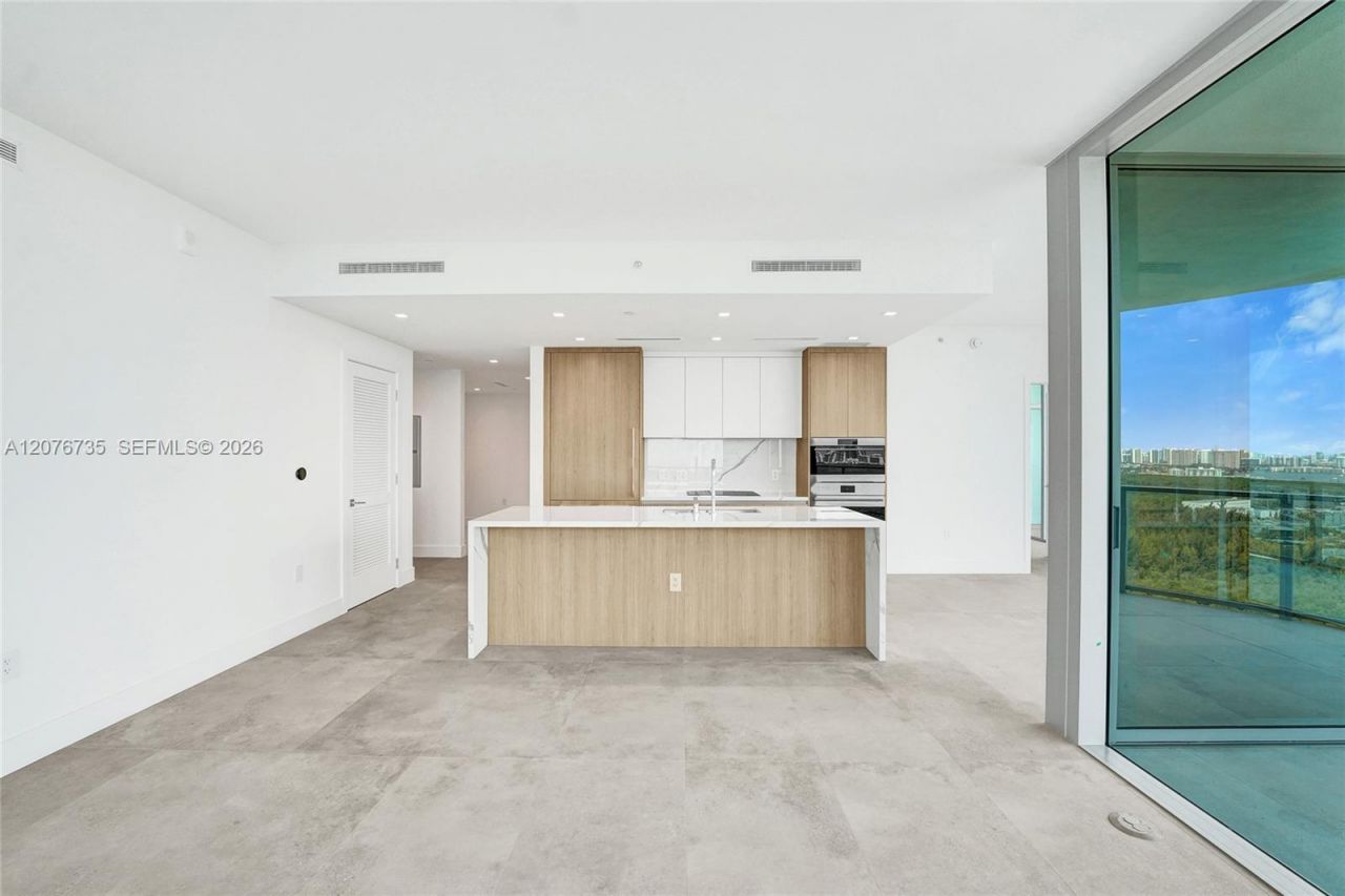 2411 Laguna Circle, Unit 2511, North Miami, FL 33181 Photo