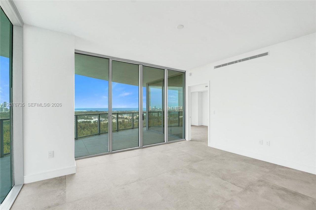 2411 Laguna Circle, Unit 2511, North Miami, FL 33181 Photo