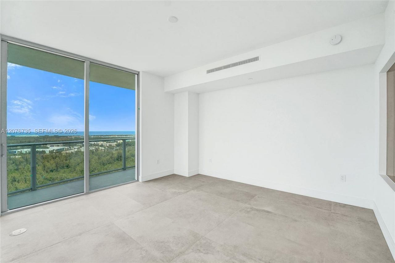 2411 Laguna Circle, Unit 2511, North Miami, FL 33181 Photo