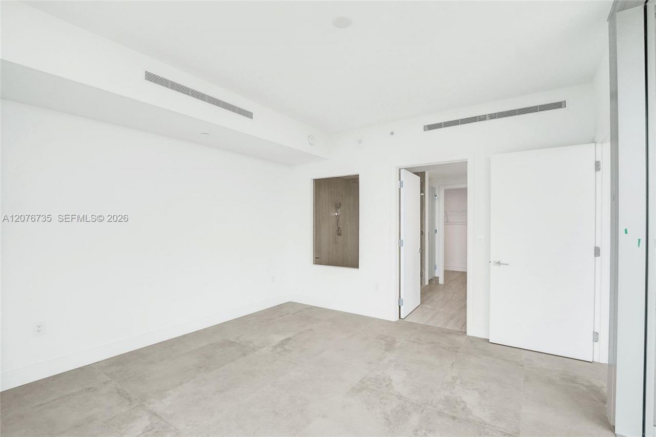 2411 Laguna Circle, Unit 2511, North Miami, FL 33181 Photo