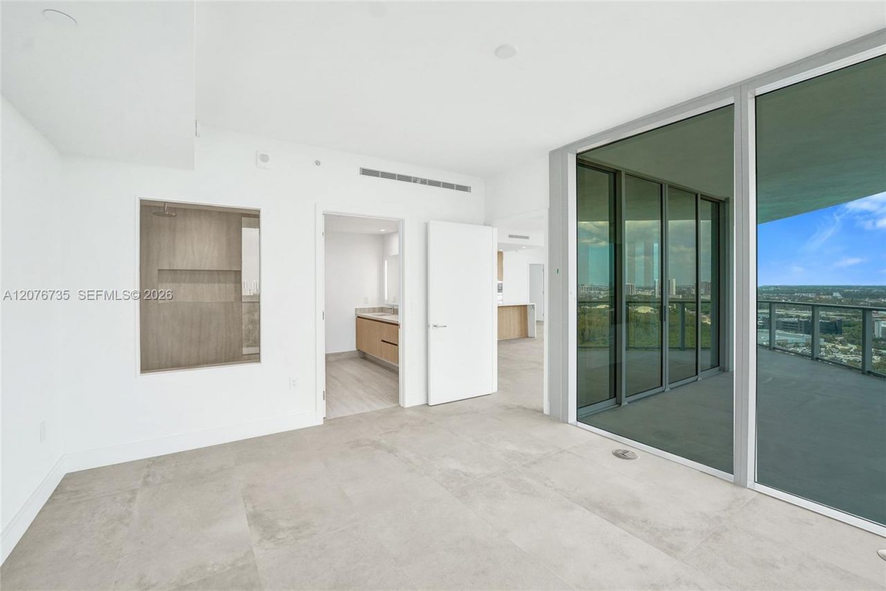 2411 Laguna Circle, Unit 2511, North Miami, FL 33181 Photo