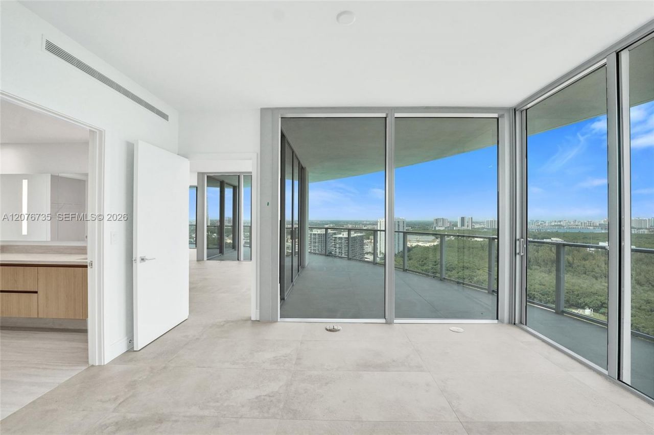 2411 Laguna Circle, Unit 2511, North Miami, FL 33181 Photo