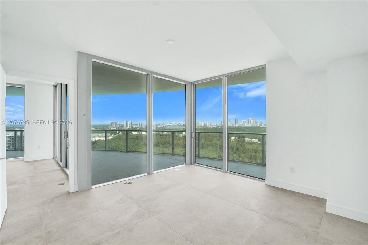 2411 Laguna Circle, Unit 2511, North Miami, FL 33181 Photo