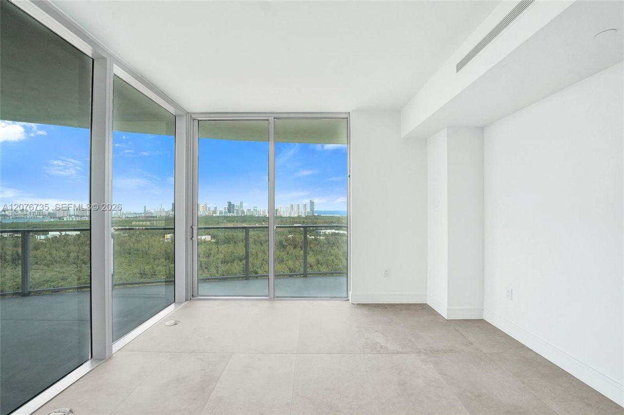 2411 Laguna Circle, Unit 2511, North Miami, FL 33181 Photo