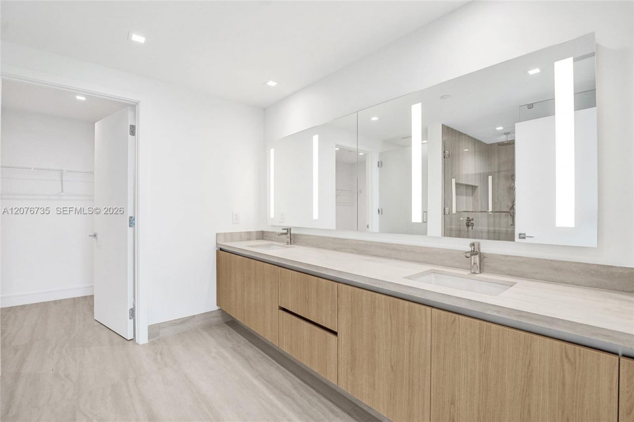 2411 Laguna Circle, Unit 2511, North Miami, FL 33181 Photo